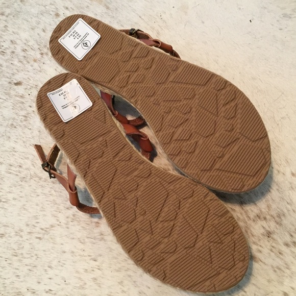 NWT✨ VOLCOM Women's Trail Sandal - Picture 7 of 7